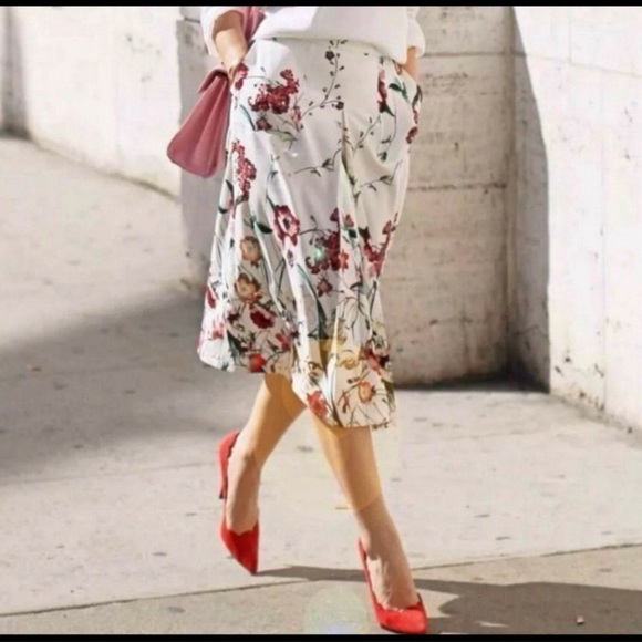 ZARA Pleated A-line Floral Skirt Small - Picture 3 of 5